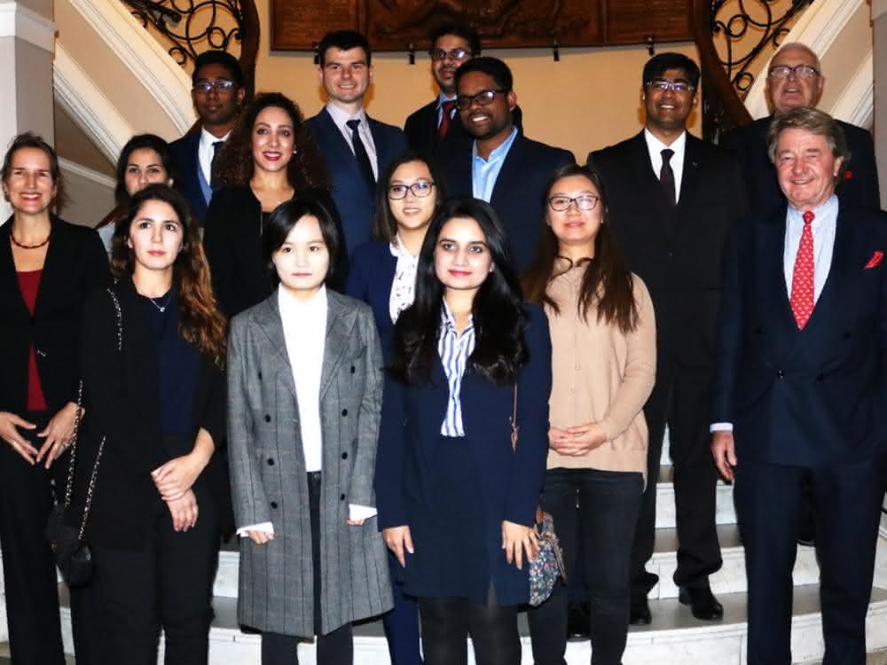 New class receives honor: 70 logistics ambassadors from 30 nations for Bremen