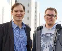 Prof. Dr. Harald Gröger und sein Mitarbeiter Tobias Betke haben eine Methode entwickelt, die dazu beiträgt, Nylon aus nachwachsenden Rohstoffen herzustellen. Prof. Dr. Harald Gröger und sein Mitarbeiter Tobias Betke haben eine Methode entwickelt, die dazu beiträgt, Nylon aus nachwachsenden Rohstoffen herzustellen.