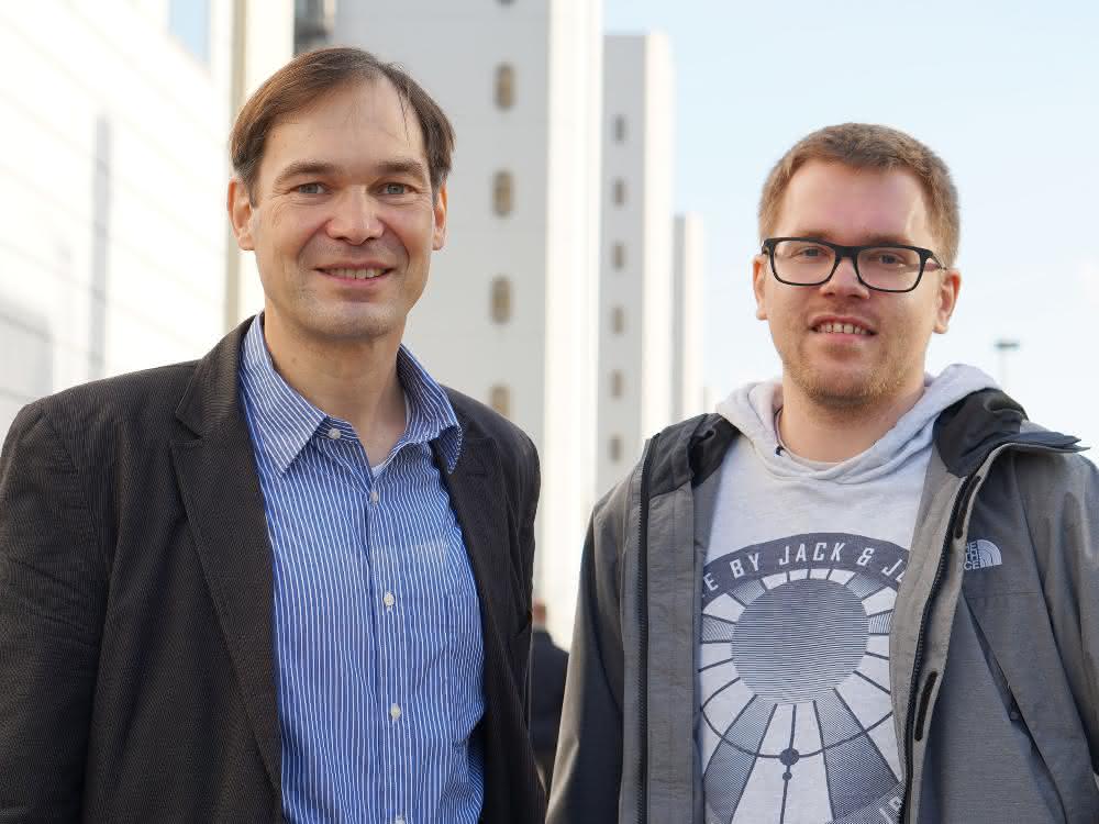 Prof. Dr. Harald Gröger und sein Mitarbeiter Tobias Betke haben eine Methode entwickelt, die dazu beiträgt, Nylon aus nachwachsenden Rohstoffen herzustellen.