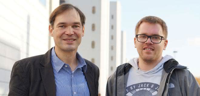 Prof. Dr. Harald Gröger und sein Mitarbeiter Tobias Betke haben eine Methode entwickelt, die dazu beiträgt, Nylon aus nachwachsenden Rohstoffen herzustellen. Prof. Dr. Harald Gröger und sein Mitarbeiter Tobias Betke haben eine Methode entwickelt, die dazu beiträgt, Nylon aus nachwachsenden Rohstoffen herzustellen.