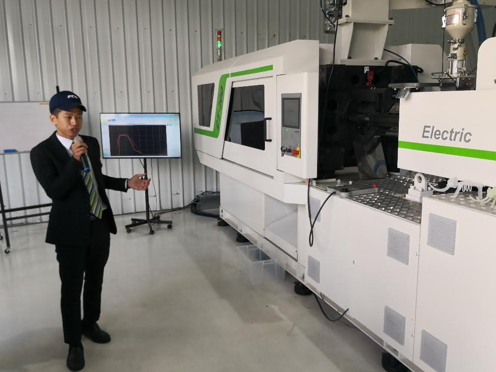 Injection molding system from FCS FCS is a manufacturer of injection molding machines. In Europe in particular, there has been a shift from hydraulic to electric machines.