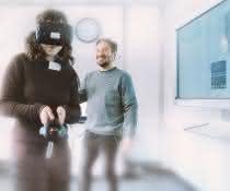 Teilnehmer-Magnet: die 3D-Visualisierung unter dem Titel „Industrie 4.0 in der Reinraumplanung / Risikoanalyse mit Virtual-Reality-Technik“. Teilnehmer-Magnet: die 3D-Visualisierung unter dem Titel „Industrie 4.0 in der Reinraumplanung / Risikoanalyse mit Virtual-Reality-Technik“.
