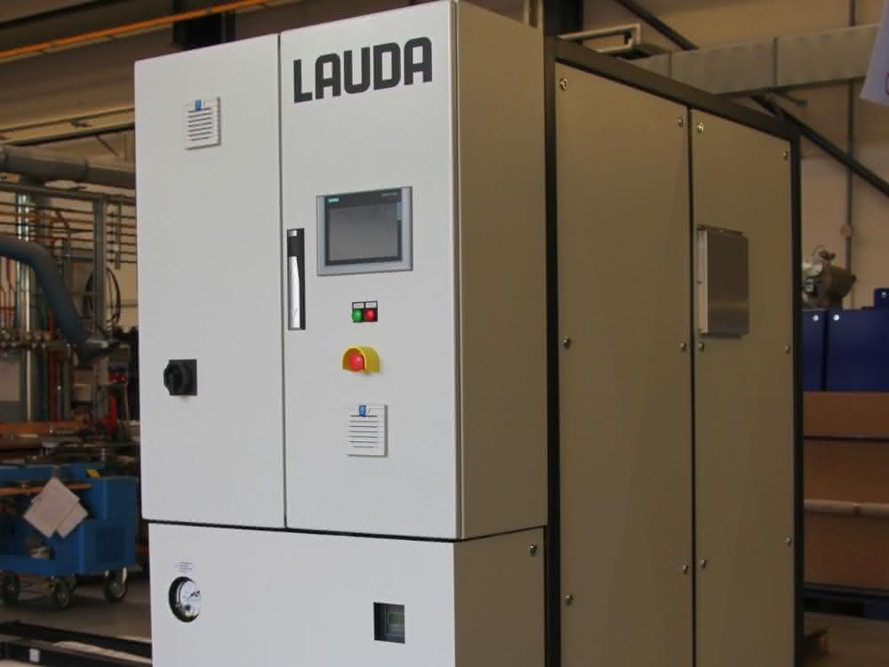 Der industrielle Thermostat ITH 400 ist Kern der kundenspezifischen Anlage. Der industrielle Thermostat ITH 400 ist Kern der kundenspezifischen Anlage.