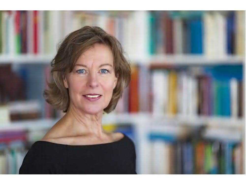 Petra Born, Editor-in-Chief handling
