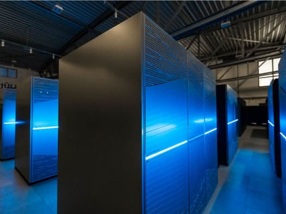 Mit Juwels verfügt das Forschungszentrum über einen Supercomputer, der zu den schnellsten der Welt gehört. Der Rechner ist bei Forschern aus ganz Europa hoch begehrt. Das System wird unter anderem für Simulationen in der Hirnforschung verwendet, etwa im europäischen Human Brain Project (HBP).