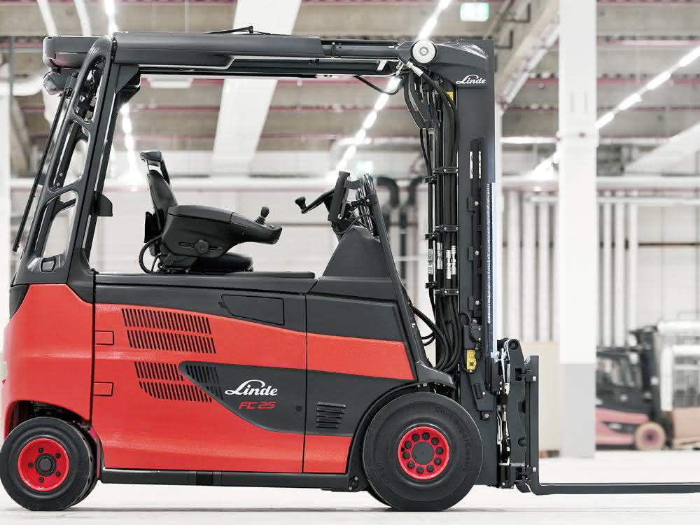 The Linde Roadster with fuel cell drive World premiere for Linde Roadster with fuel cell drive