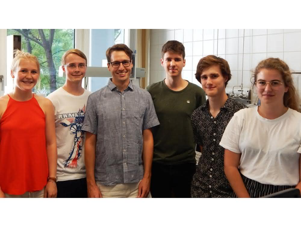 Das Team: Alina Buchner, Klaus Ableidinger, Florian Glöcklhofer, Michael Taubländer, Jonathan Prinz und Erstautorin Martina Rimmele.