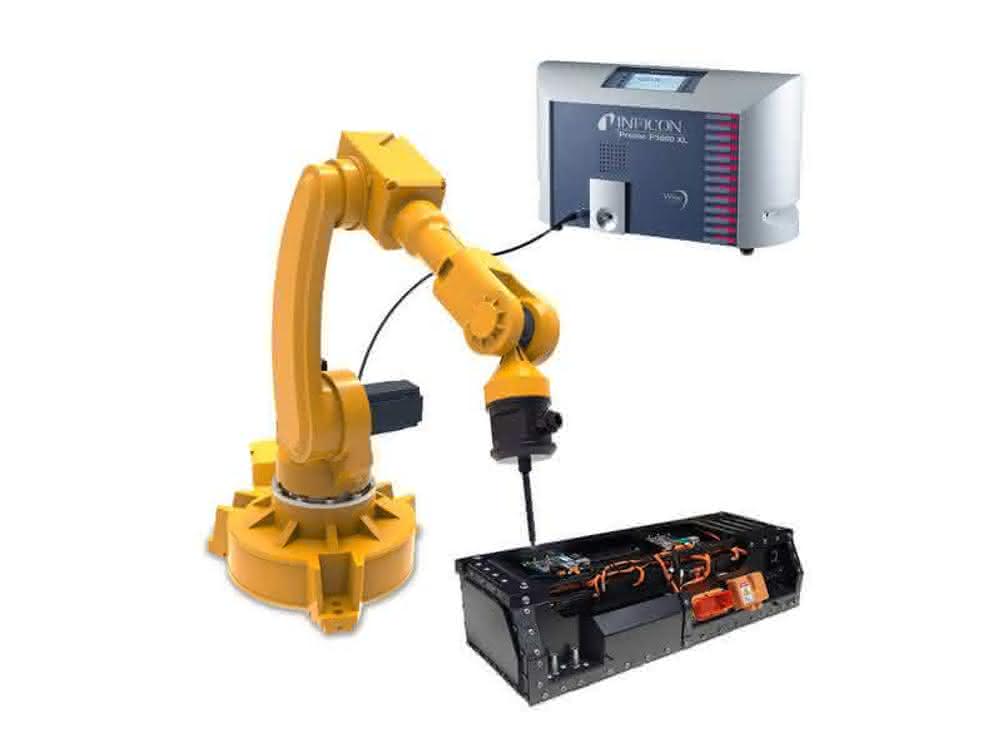 Robot sniffer leak detection