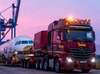 Spectacular Airbus transport with the Actros Spectacular Airbus transport with the Actros
