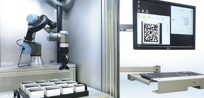 Workstation PROFESSIONAL mit Industrieroboter für flexible Laserbeschriftung