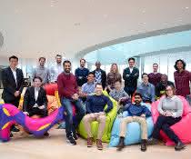 Start-up-Teams aus neun Ländern freuen sich über die Teilnahme am Merck-Accelerator-Programm. Start-up-Teams aus neun Ländern freuen sich über die Teilnahme am Merck-Accelerator-Programm.