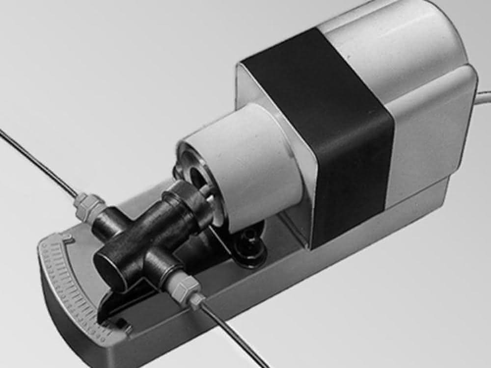 Wobble piston metering pump