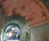 Flächenfräse von Kemroc im Einsatz bei Tunnelsanierung