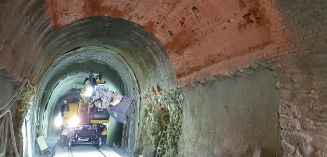Flächenfräse von Kemroc im Einsatz bei Tunnelsanierung