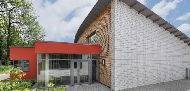 Fassadenbekleidung aus weißen Kalksandsteinverblendern und Lärchenholz