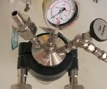 Druckgefäß (Autoklav) zur Durchführung der Hydrierung fluorierter Pyridine. Die Reaktionen werden bei einem Wasserstoffdruck von 50 bar durchgeführt. Druckgefäß (Autoklav) zur Durchführung der Hydrierung fluorierter Pyridine. Die Reaktionen werden bei einem Wasserstoffdruck von 50 bar durchgeführt.