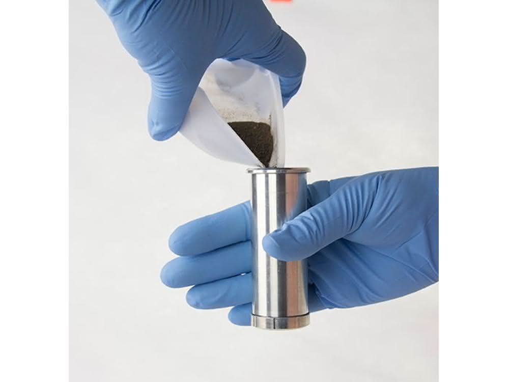 In dieses Q-Cup wird die zu untersuchenden Probe eingefüllt