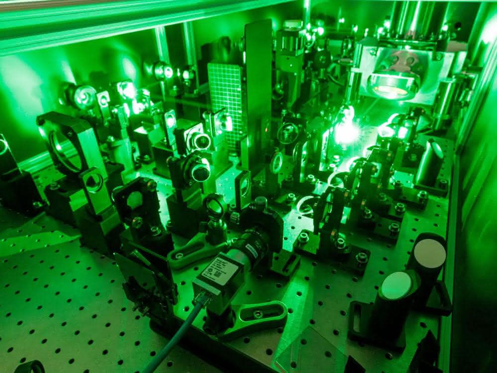 Extrem leistungsstark: Thales-Laser im Laserlabor JuSPARC. Extrem leistungsstark: Thales-Laser im Laserlabor JuSPARC.
