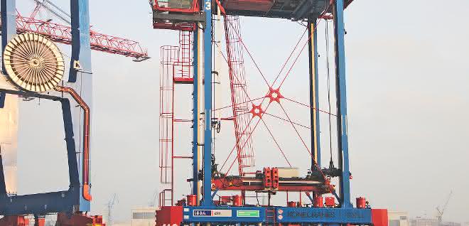 Port of Hamburg: Hybrid van carrier put into operation