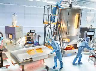 Damit Zellen bei der Herstellung von pharmazeutischen Wirkstoffen optimal wachsen können, werden die Zellen in einem Bioreaktor unter kontrollierten Bedingungen kultiviert. Innovative Technologien für die Herstellung von Biopharmazeutika hat die Sparte Bioprocess Solutions von Sartorius zu bieten. Damit Zellen bei der Herstellung von pharmazeutischen Wirkstoffen optimal wachsen können, werden die Zellen in einem Bioreaktor unter kontrollierten Bedingungen kultiviert. Innovative Technologien für die Herstellung von Biopharmazeutika hat die Sparte Bioprocess Solutions von Sartorius zu bieten.