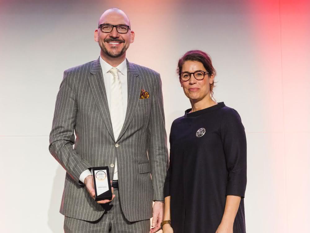 First place in the "B2B products" category: Deutsche Lichtmiete wins Excellence Award