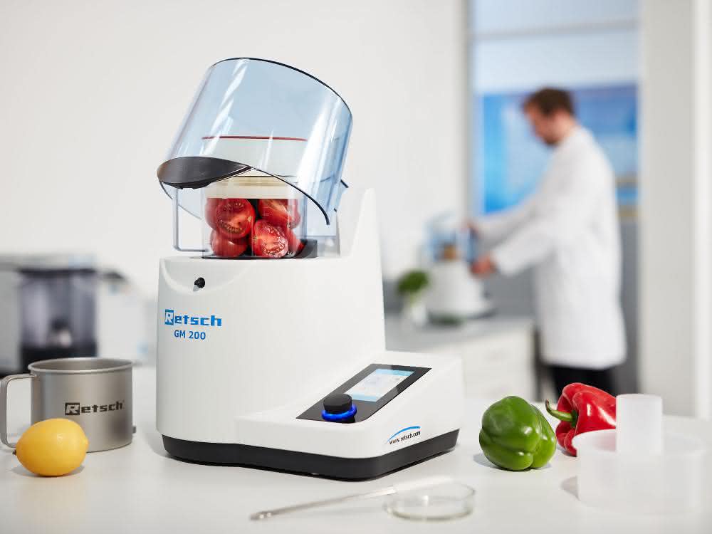 In der Messermühle Grindomix GM 200 lassen sich Proben mit hohem Wasser- oder Fettanteil homogenisieren.