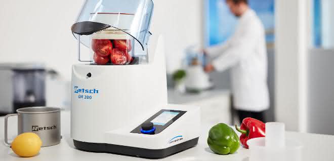 In der Messermühle Grindomix GM 200 lassen sich Proben mit hohem Wasser- oder Fettanteil homogenisieren.