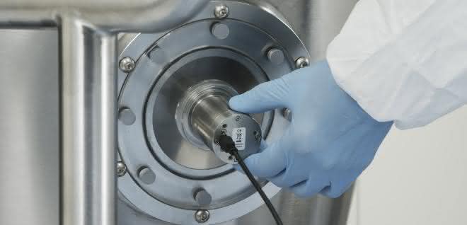 Bild 3: MicroNIR PAT-U für den kabelgebundenen Einbau in statische Prozesse. NIR mit robustem Metallgehäuse für den festen Einbau, auch erhältlich in ATEX-Variante oder zur Messung in Transmission. Temperatur je nach Geräteausführung bis zu 400°C und Druck bis zu 400 bar.