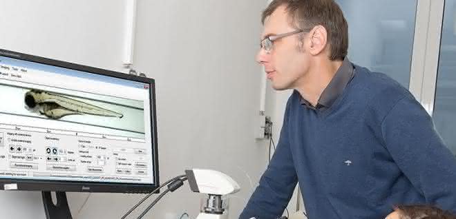 Aufnahme in Labor mit Bildschirm und VAST-Auswertung