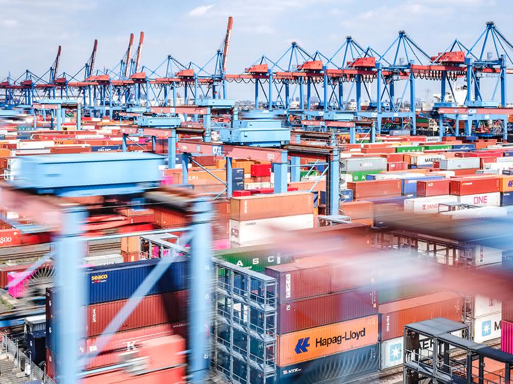 Business figures: HHLA exceeds strong prior-year result