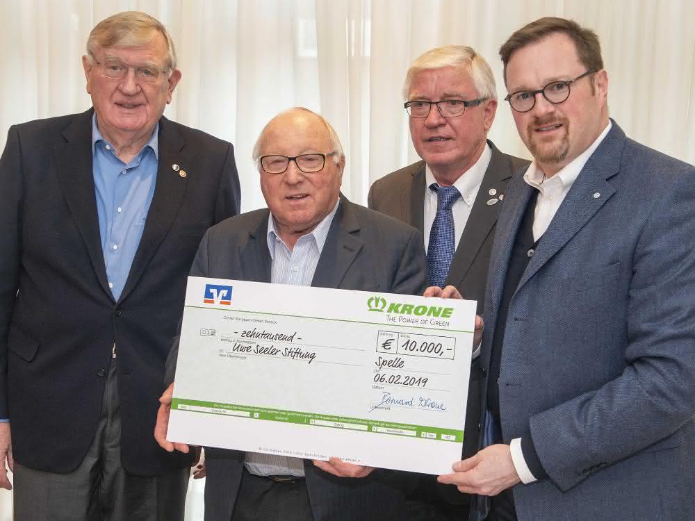 10,000 euros for the Uwe Seeler Foundation