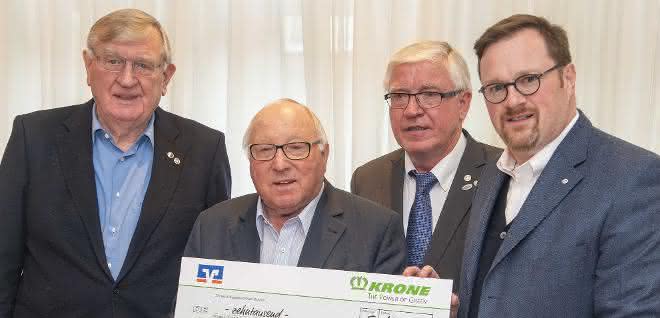 10.000 Euro für die Uwe Seeler Stiftung 10.000 Euro für die Uwe Seeler Stiftung