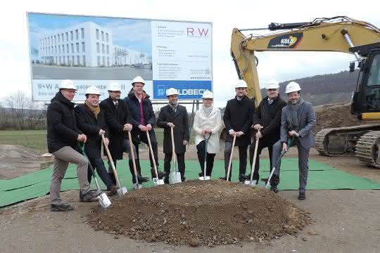 Spatenstich der neuen R+W Zentrale Spatenstich der neuen R+W Zentrale