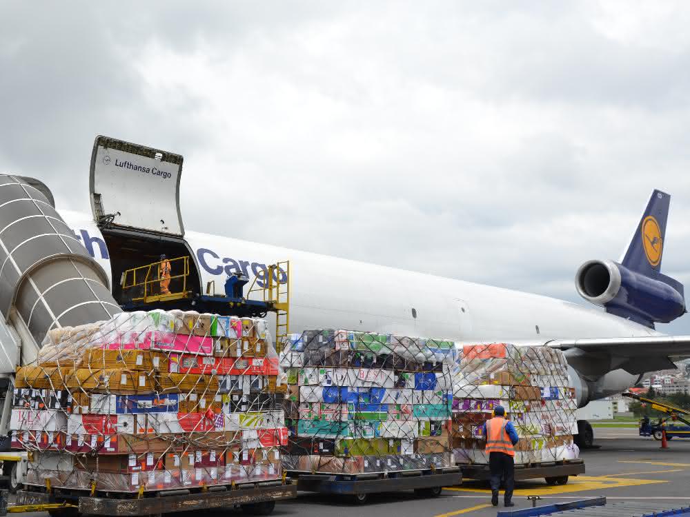 Lufthansa Cargo transports 10 million roses for Valentine's Day
