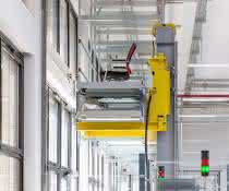 Vertikalförderer auf obere Förderebene