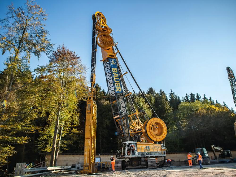 BC-Schlitzwandfräse samt Leitwand