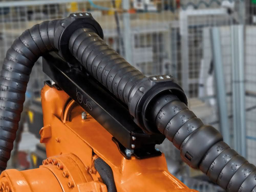 Igus retraction system