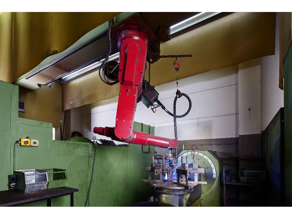 Six-axis robot