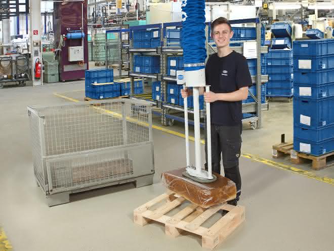 Vakuumheber: Stehend in die Kiste tauchen