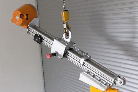 Ergonomic lifting: Roll handling made easy Ergonomic lifting: Roll handling made easy