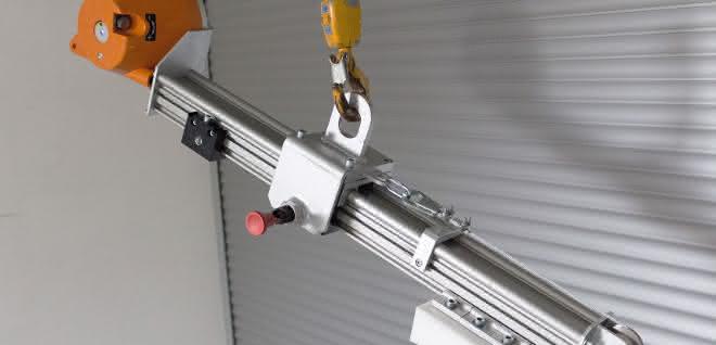 Ergonomic lifting: Roll handling made easy Ergonomic lifting: Roll handling made easy