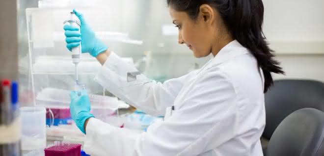 Pipettieren im Labor