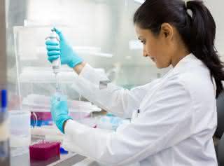 Pipettieren im Labor