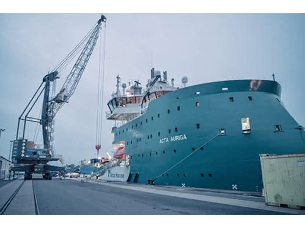 Hafenlogistik: epas versorgt Offshore-Windparks Hohe See und Albatros