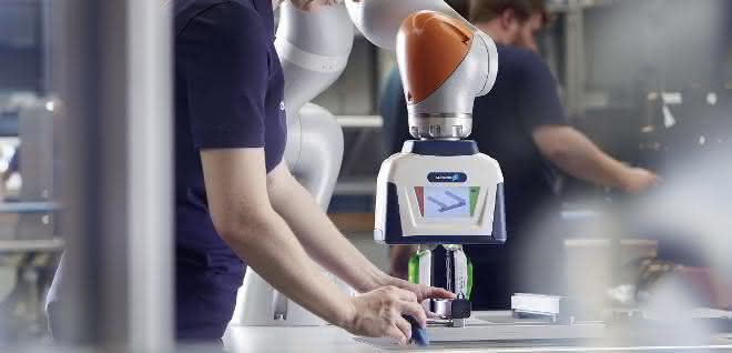 Schunk gripper Grippers for collaborative applications: With AI for autonomous gripping