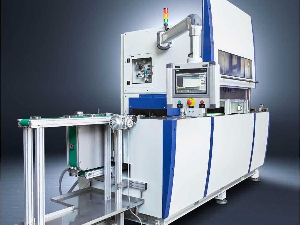 The DA300P brush deburring machine deburrs parts quickly and reliably and ensures high surface quality. The DA300P brush deburring machine deburrs parts quickly and reliably and ensures high surface quality.