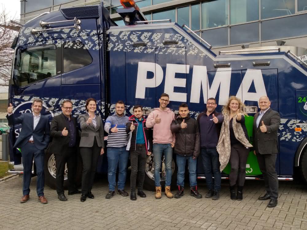 IHK project: International skilled workers: Four Spanish trainees start at PEMA