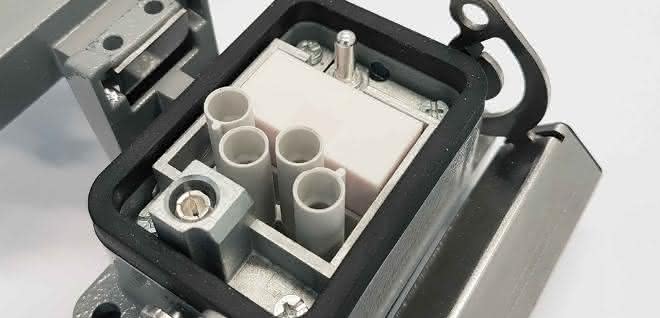 Infrastructure connector with plug-in cycle counter