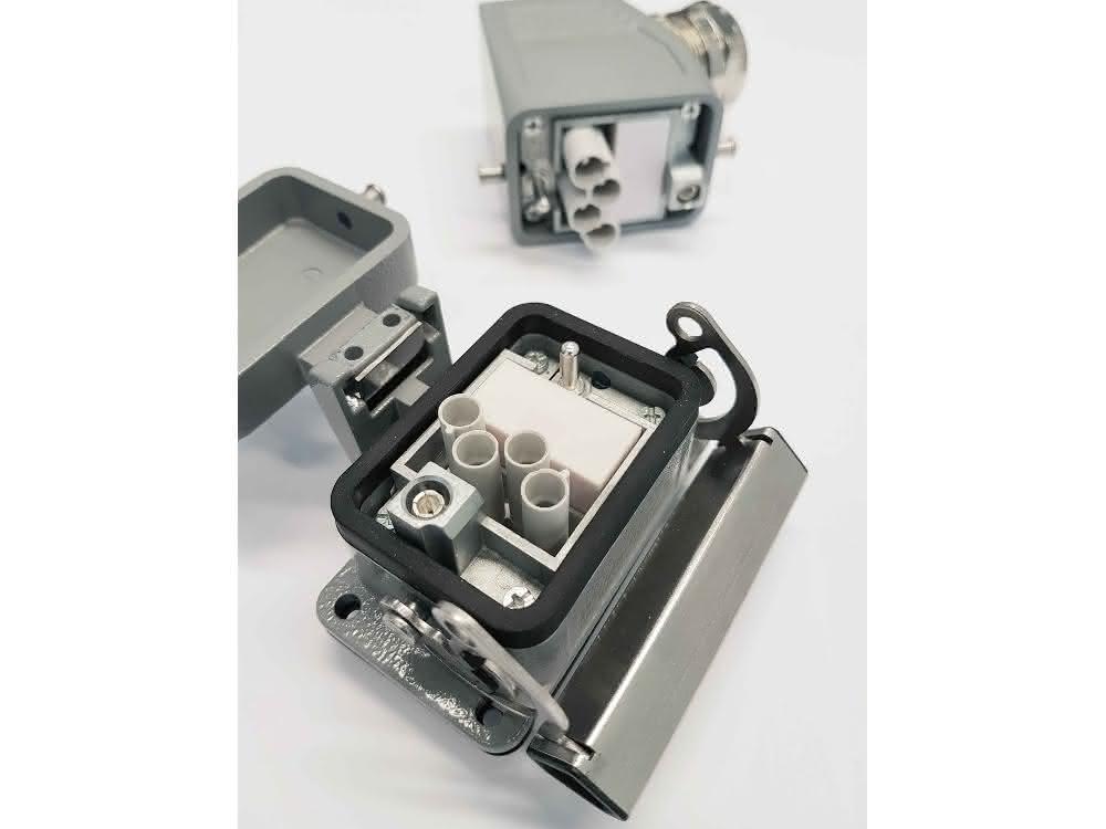 Infrastructure connector with plug-in cycle counter