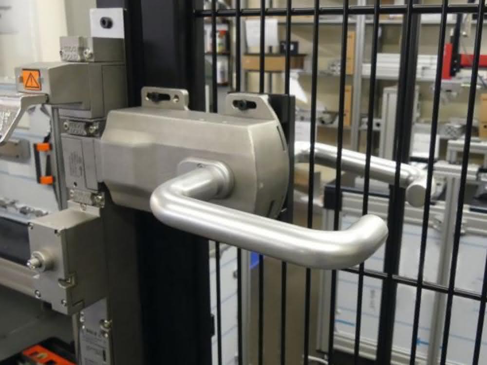 Hanover Fair: Convenient, ergonomic opening of safety gates